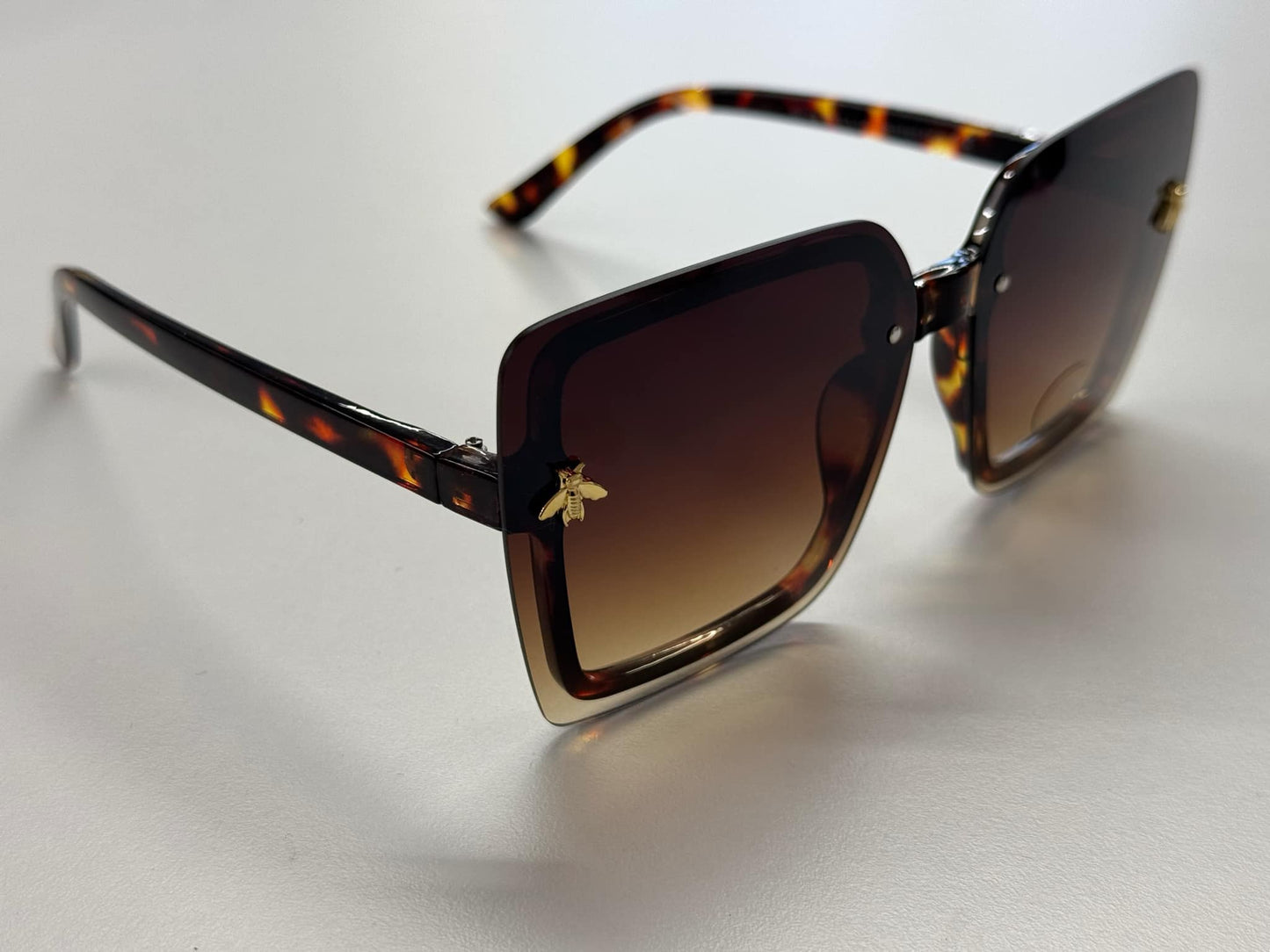 Betty bee oversized sunglasses