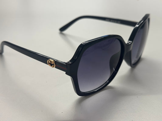 Ouchi - oversized women’s sunglasses black